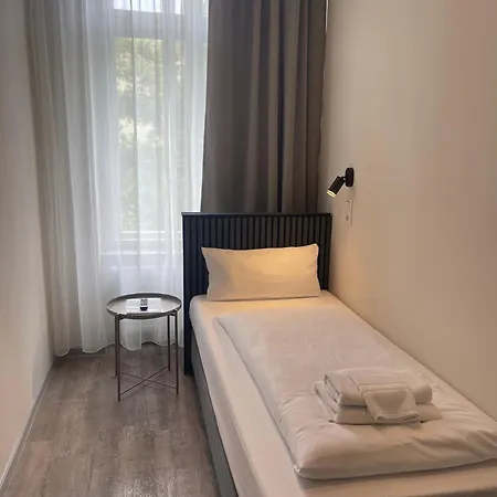 Blue - Minimalist Boutique Gasthuis