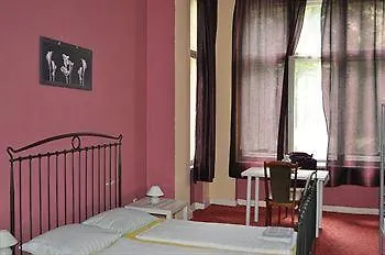 Blue - Minimalist Boutique 2*