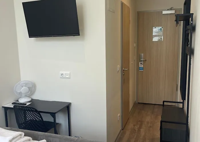 Blue - Minimalist Boutique ברלין